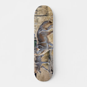 Skateboard Paquete de lobos en la pintura forestal