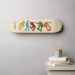 Skateboard Para Skateboarders Skateboarding Graphics Collage<br><div class="desc">Sorprenda su patinador favorito con una cubierta de patinaje personalizada. Ilustraciones de skateboarders de estilo silueta en naranja amarillo mostaza,  azul turquesa,  rojo oscuro,  verde y rojizo sobre un fondo falso de madera y listo para ser personalizado con un nombre en letras de color gris carbón.</div>