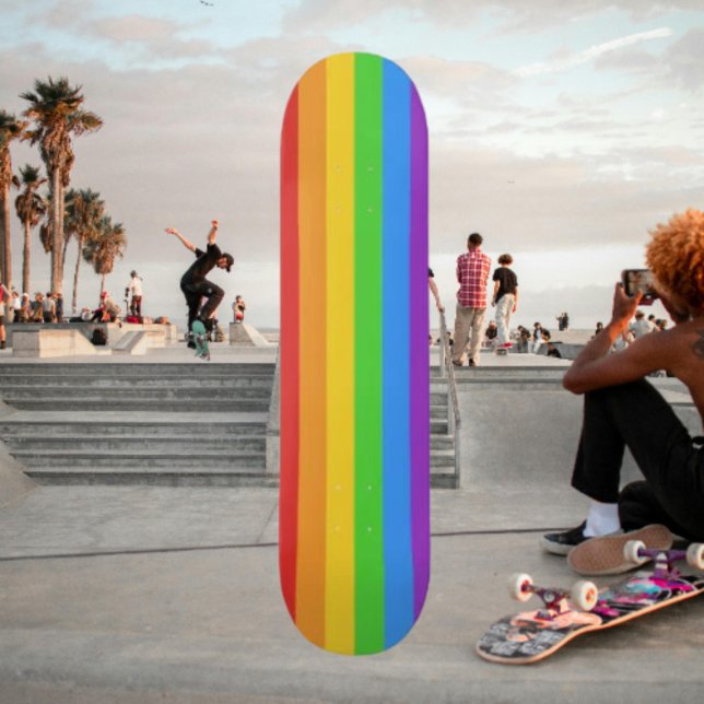 Skateboard Paseo con orgullo: Bandera arcoiris (Subido por el creador)