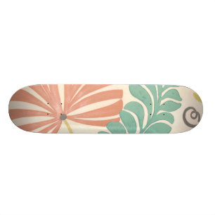 Skateboard Pastel de vinos florales y hojas en fondo crema