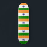 Skateboard Patinaje con bandera de la India<br><div class="desc">¡Muestra tu estilo y orgullo cultural con nuestro vibrante skateboard con la bandera de la India! Esta patineta de alta calidad es perfecta para los ciclistas que desean expresar su admiración por la cultura india mientras disfrutan de la emoción del patinaje. Los llamativos colores de la bandera india se muestran...</div>