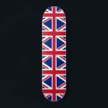 Skateboard Patinaje con bandera del Reino Unido<br><div class="desc">Pasee con estilo con nuestro exclusivo skateboard con la bandera del Reino Unido! Diseñado con meticulosa atención a los detalles, este patinaje es más que un paseo; es una celebración del rico patrimonio y orgullo cultural del Reino Unido. El llamativo diseño muestra de manera prominente el emblemático Union Jack, haciendo...</div>