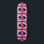Skateboard Patinaje con bandera del Reino Unido<br><div class="desc">Pasee con estilo con nuestro exclusivo skateboard con la bandera del Reino Unido! Diseñado con meticulosa atención a los detalles, este patinaje es más que un paseo; es una celebración del rico patrimonio y orgullo cultural del Reino Unido. El llamativo diseño muestra de manera prominente el emblemático Union Jack, haciendo...</div>