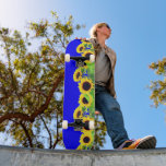Skateboard Patinaje con girasoles - Colores de la bandera de<br><div class="desc">Girasoles - Colores de la bandera de Ucrania - ¡Libertad! Puede transferir a más de 1000 productos Zazzle. Redimensionar y mover o quitar y agregar elementos / texto con la herramienta de personalización. ¡Estamos Con Ucrania!</div>
