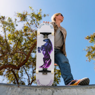 Skateboard Patinaje para caballos salvajes y negros - Tu text