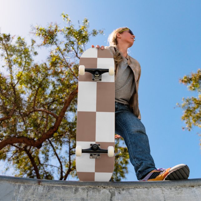 Skateboard Patrón controlado en blanco y mousse de mocha (Exterior 1)
