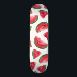 Skateboard Patrón de acuarela de la sandía verde rojo verano<br><div class="desc">Este diseño artístico y moderno es perfecto para los meses de verano. Muestra un patrón de sandía de color rojo, verde y negro pintado a mano sobre un fondo blanco simple. ¡Es genial, lindo y de moda! ***NOTA DE DISEÑO IMPORTANTE: Para cualquier solicitud de diseño personalizado, como solicitudes de productos...</div>