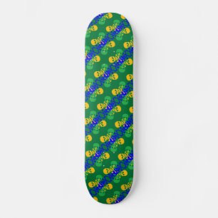 Skateboard Patrón de calaveras y huesos cruzados