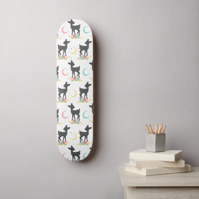 Skateboard Patrón de ciervos, venado bebé, boho, flores, luna (Arte de la pared)