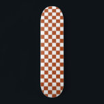 Skateboard Patrón de comprobación de color blanco marrón<br><div class="desc">Diseño de cuadrados geométricos de verificación de color marrón y blanco</div>