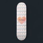 Skateboard Patrón de corazones rosados<br><div class="desc">Corazón gris rosa y carbón vegetal y calamares patrón patinaje giratorio. Un gran regalo para tu hija o nieta.</div>