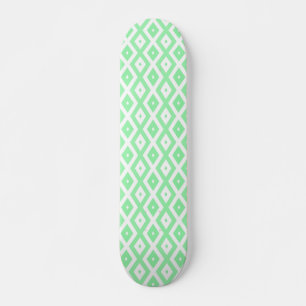 Skateboard Patrón de diamantes verde y blanco