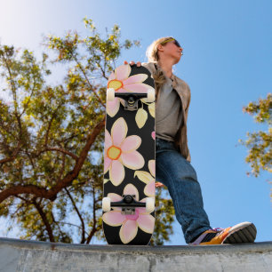Skateboard Patrón de flor rosa y negra