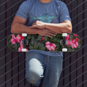 Skateboard Patrón de flores de impatiens de Nueva Guinea de c