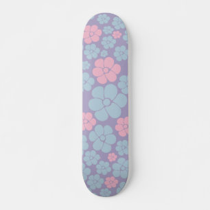 Skateboard Patrón de flores en azul, lila y rosa