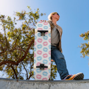 Skateboard Patrón de labios azules y rosas, lápiz labial, bes