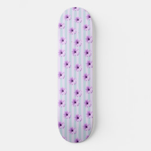 Skateboard patrón de margarita con rayas azules y moradas