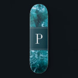Skateboard Patrón de ondas marinas turquesa monograma persona<br><div class="desc">El mar turquesa y las olas. Un regalo perfecto de "Sólo porque"</div>