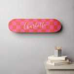 Skateboard Patrón de tablero de Naranja y rosado personalizad<br><div class="desc">Patrón de tablero de ajedrez en tablero de patinaje rosa y Naranja</div>