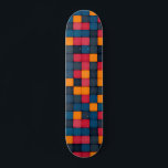 Skateboard Patrón de textura geométrica moderna y colorida<br><div class="desc">Este diseño moderno presenta un patrón de azulejos con patrones geométricos y abstractos coloridos.</div>
