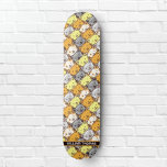 Skateboard Patrón de un montón de gatos personalizado<br><div class="desc">El divertido y bonito diseño de skateboard presenta un patrón impecable de cabezas de gato coloridas. Es fácil de personalizar con el nombre de sus hijos,  perfecto para niños o chicas.</div>