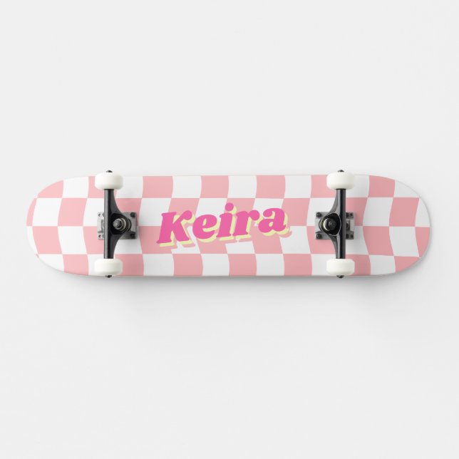 Skateboard Patrón de verificador blanco rosado de nombre (Horz)
