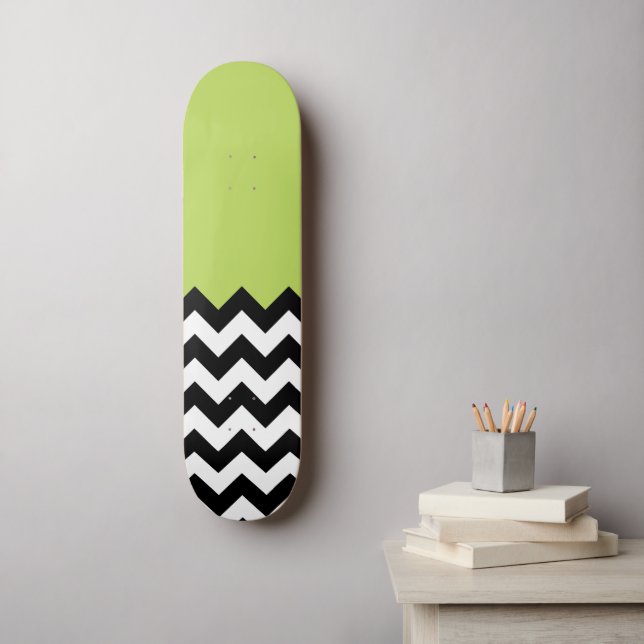 Skateboard Patrón de zigzag negro y blanco, chevron, verde (Arte de la pared)