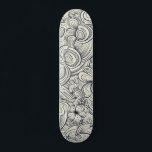 Skateboard Patrón floral blanco y negro moderno de Guay<br><div class="desc">Este diseño moderno presenta un diseño floral moderno y moderno,  moderno y fresco,  en blanco y negro.</div>