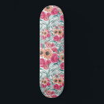 Skateboard Patrón floral de color de flores silvestres de gir<br><div class="desc">Este estilo campestre y bonito es perfecto para la mujer moderna y elegante. Tiene flores silvestres y girasoles color amarillo, rojo, verde verde azulado, verde bosque, negro y rosa sobre un simple fondo blanco. Es artístico, moderno, sureño, dulce, único y moderno. Disfrute de este diseño acuático pintado a mano hecho...</div>