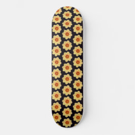 Skateboard Patrón floral de Dahlia amarillo en negro