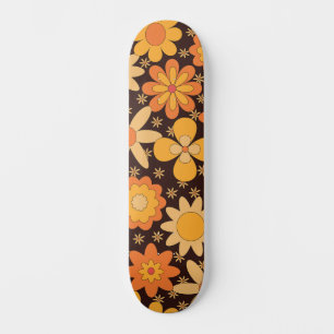 Skateboard Patrón floral retro groovy amarillo y naranja