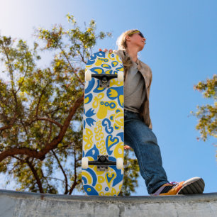 Skateboard Patrón folclórico con los colores de la bandera uc