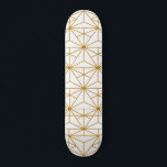 Skateboard Patrón geométrico de arte deco blanco y dorado<br><div class="desc">Un estilo Art Deco un poco retro pero moderno,  blanco y dorado.</div>