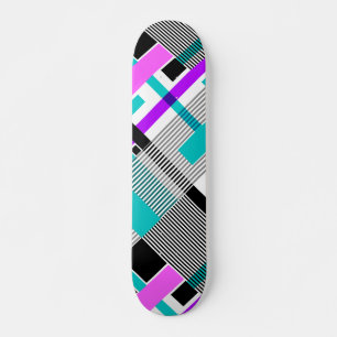 Skateboard patrón geométrico en colores rayados y neones