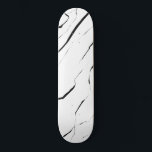 Skateboard Patrón moderno único de mármol blanco negro<br><div class="desc">Este diseño moderno y moderno es perfecto para cualquier hombre o mujer de diseño. Presenta un diseño contemporáneo y fresco de mármol trenzado en blanco y negro. Es elegante, simple, elegante y único. ***NOTA DE DISEÑO IMPORTANTE: Para cualquier solicitud de diseño personalizado, como solicitudes de productos coincidentes, cambios de color,...</div>