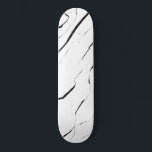 Skateboard Patrón moderno único de mármol blanco negro<br><div class="desc">Este diseño moderno y moderno es perfecto para cualquier hombre o mujer de diseño. Presenta un diseño contemporáneo y fresco de mármol trenzado en blanco y negro. Es elegante, simple, elegante y único. ***NOTA DE DISEÑO IMPORTANTE: Para cualquier solicitud de diseño personalizado, como solicitudes de productos coincidentes, cambios de color,...</div>