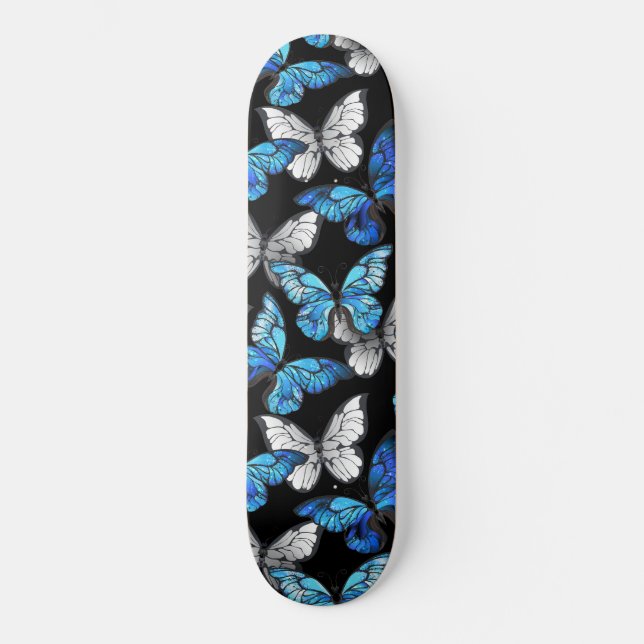 Skateboard Patrón oscuro sin foco con mariposas azules morfo (Anverso)