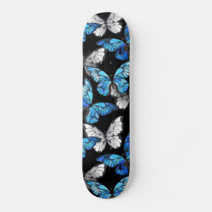 Skateboard Patrón oscuro sin foco con mariposas azules morfo