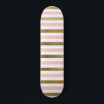 Skateboard Patrón Rubor rosado, blanco y Relieve metalizado d<br><div class="desc">Oro Rosa - Patrón rayado Rubor rosa,  blanco y Relieve metalizado dorado para un regalo moderno lindo y jovial.</div>