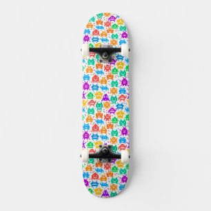 Skateboard Patrones de monstruos pixelados coloridos lindos