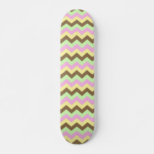 Skateboard Patrulla Zigzag (roze, groen, geel en bruin)