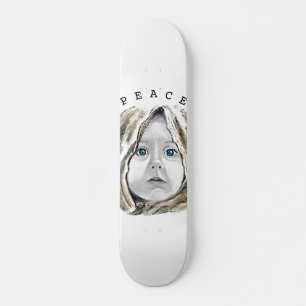 Skateboard Paz - Hermosa Niña Dulce con Ojos Azules