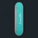 Skateboard Perforaciones del Purpurina Robin's Egg Blue Silve<br><div class="desc">Este diseño se puede personalizar eligiendo la opción personalizar para añadir texto o realizar otros cambios. Si este producto tiene la opción de transferir el diseño a otro artículo, asegúrese de ajustar el diseño para que se ajuste si es necesario. Contáctame en colorflowcreations@gmail.com si deseas tener este diseño en otro...</div>