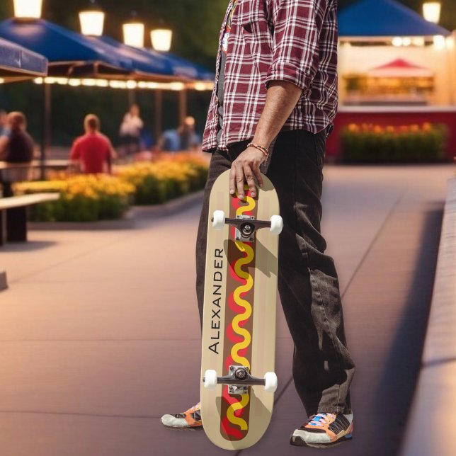 Skateboard Perro Caliente Comida Colorida Nombre Personalizad (A personalized skateboard, designed like a giant hot dog)