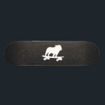 Skateboard Perro inglés de Guay de la silueta del bulldog que<br><div class="desc">Silueta inglesa del bulldog del Skateboarding fresco. Este perro totalmente alimentado del patinador está en el movimiento. Un monopatín impresionante para los seres humanos del amante del perro y los colmillos del patinador. Compruebe hacia fuera el mundo del Doodle de Jenn para saber si hay este diseño del perro de...</div>