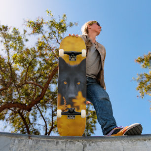 Skateboard Perro negro con ojos de oro asombrosos