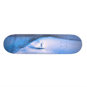 Skateboard Persona que practica surf de plata