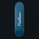 Skateboard Personalizable azul<br><div class="desc">Skateboard de Personalizable azul. Una patineta elegante,  negra y de moda. Personaliza con un nombre propio. Haz un regalo divertido para ti mismo o un regalo de cumpleaños para alguien que amas.</div>