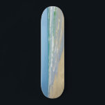 Skateboard Personalizado fotográfico de bonito Beach Seashore<br><div class="desc">Este bonito patinaje con fotos de la costa cuenta con bonitas olas de color azul verde que llegan hasta la playa. El azul bonito del cielo soleado y el océano,  junto con la arena clara de la playa,  hacen del patinaje de verano el lugar perfecto para el patinaje.</div>