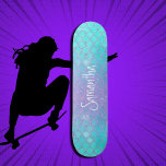 Skateboard Personalizado Girly Purpurina Sirena azul y rosa<br><div class="desc">Skateboard Girly Purpurina Mermaid Blue y Pink Skateboard personalizado - personalizar tu propio. HAGA CLIC EN PERSONALIZAR LA OPCIÓN PLANTILLA Y ENTRAR EN NOMBRE Nuestras patinetas son tan dulces como parecen, y un regalo delicioso para un cumpleaños o parque de patines. Hace una gran idea de regalo para un gran...</div>